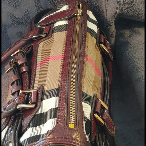 AUTHENTIC BURBERRY PURSE - Picture 7 of 10